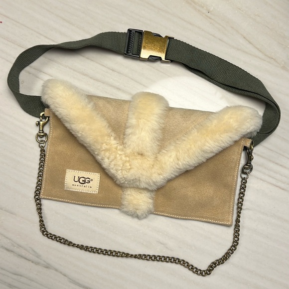 Ugh Shearling crossbody / Fanny Pack Bag Clutch - Picture 1 of 4